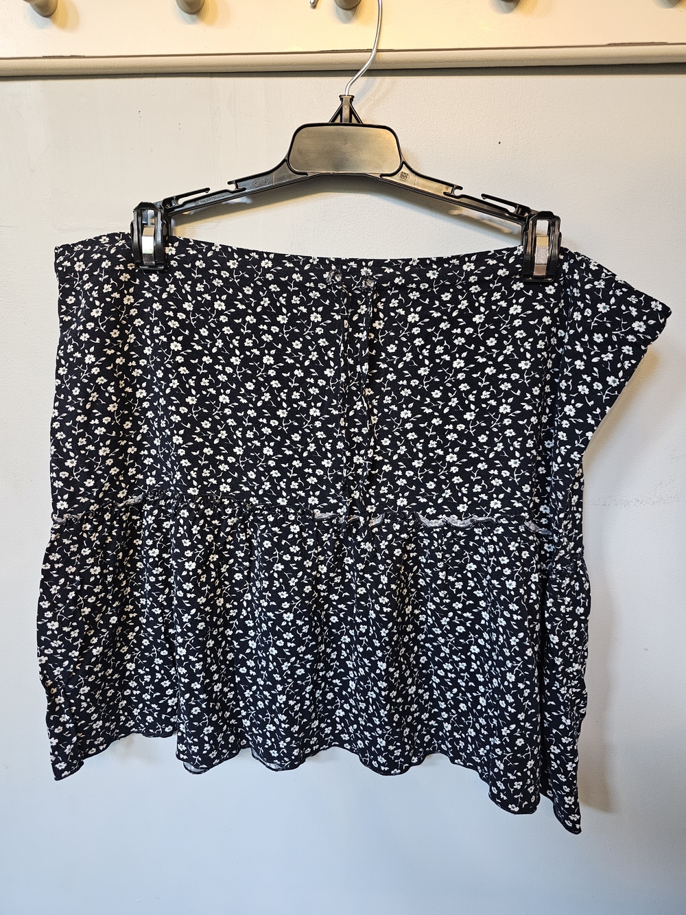 Brandy Melville Black White Floral Tiered Mini Skirt Scalloped Hem One Size